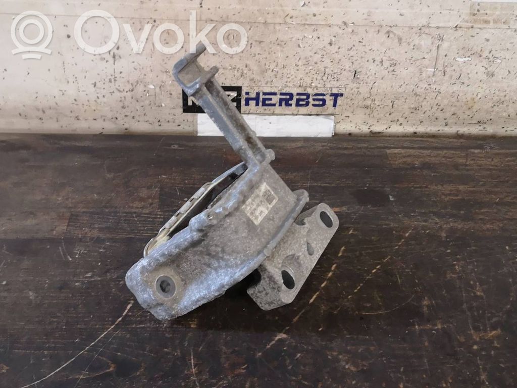 Volkswagen Golf VII Engine mount bracket 