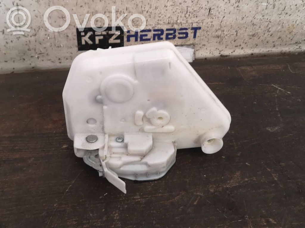 Mazda 3 III Front door lock 