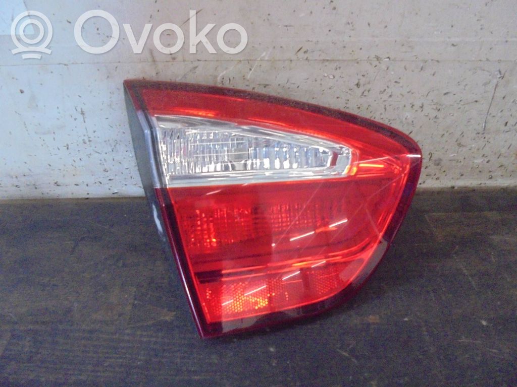 KIA Rio Aizmugurējais lukturis virsbūvē 