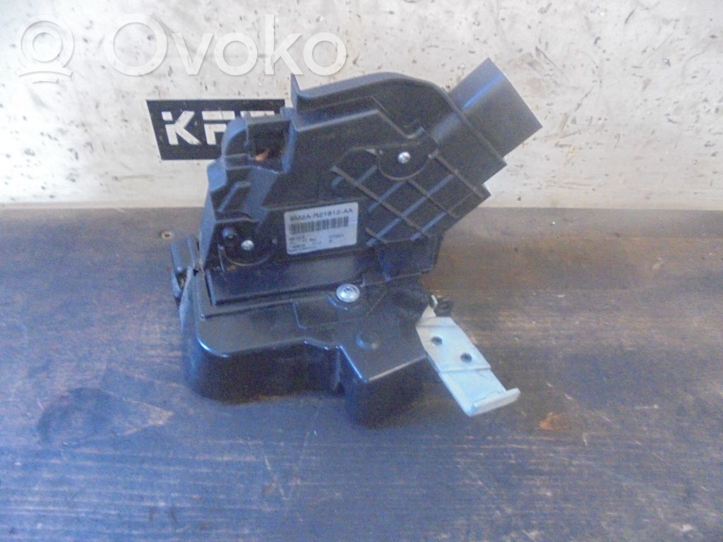 Priekšpusē slēdzene   6M2AR21812AA,6M2AR21812AA