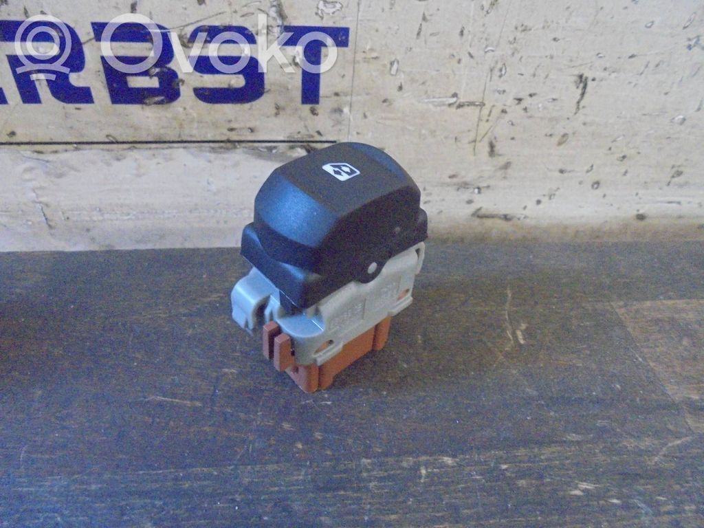 Renault Megane III Electric window control switch 