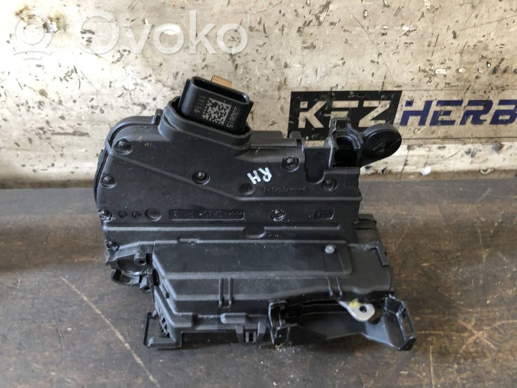 Cerradura de puerta trasera   825002104R,825002104R