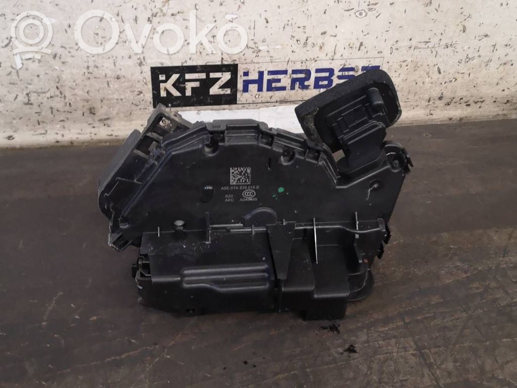 Skoda Fabia Mk3 (NJ) Serratura portiera posteriore