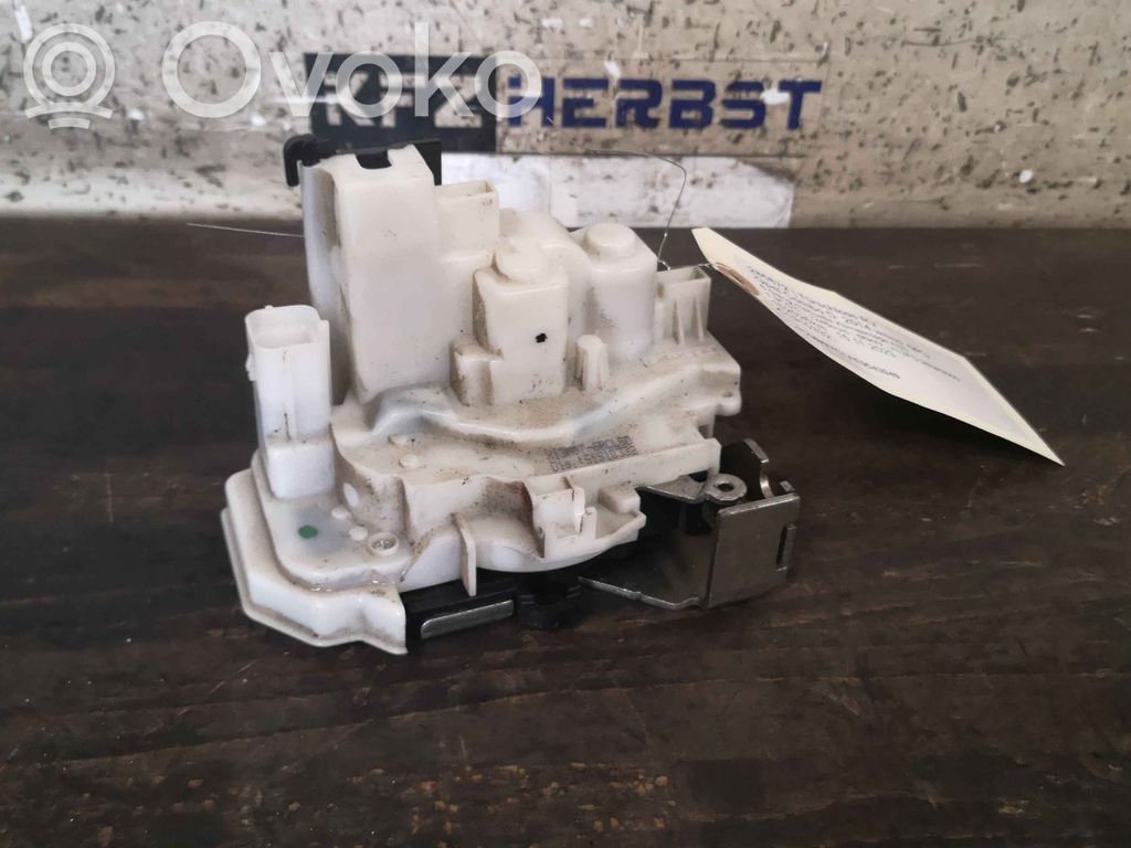 Opel Combo D Priekšpusē slēdzene 