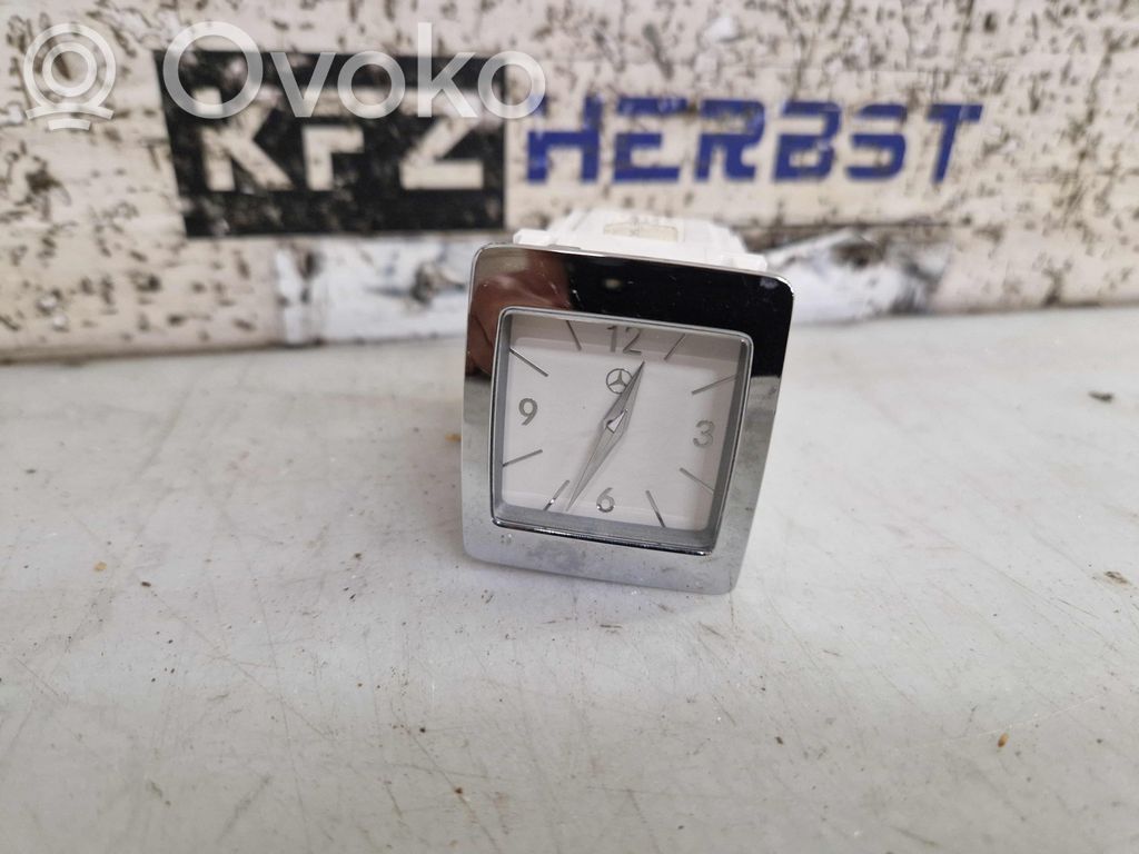 Mercedes-Benz E W212 Clock 