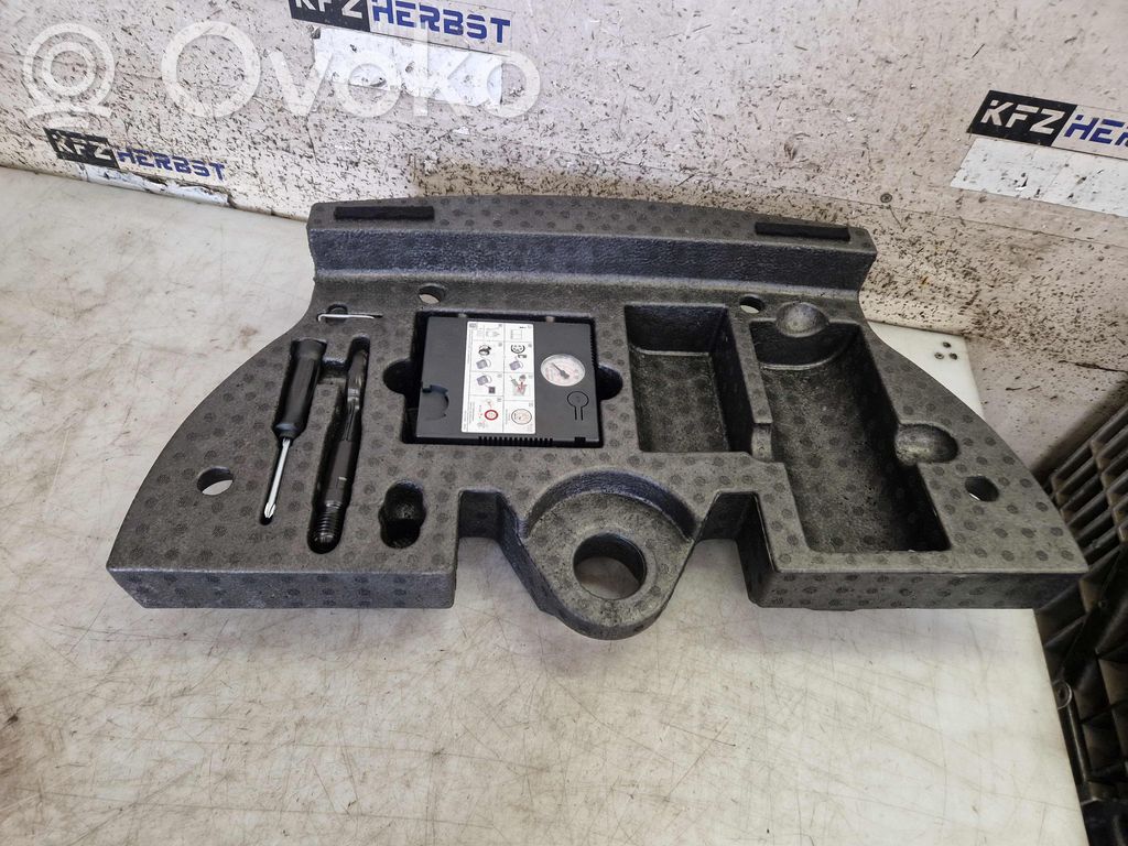 Volkswagen Cross Touran II Lewarek samochodowy 