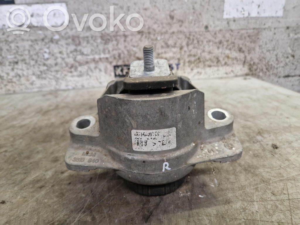Jaguar XE Dzinēja spilvens 