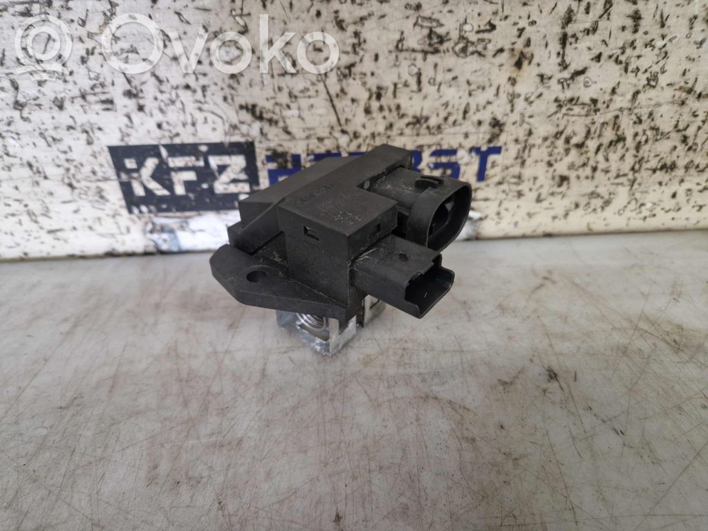 Peugeot 2008 I Fan control module 