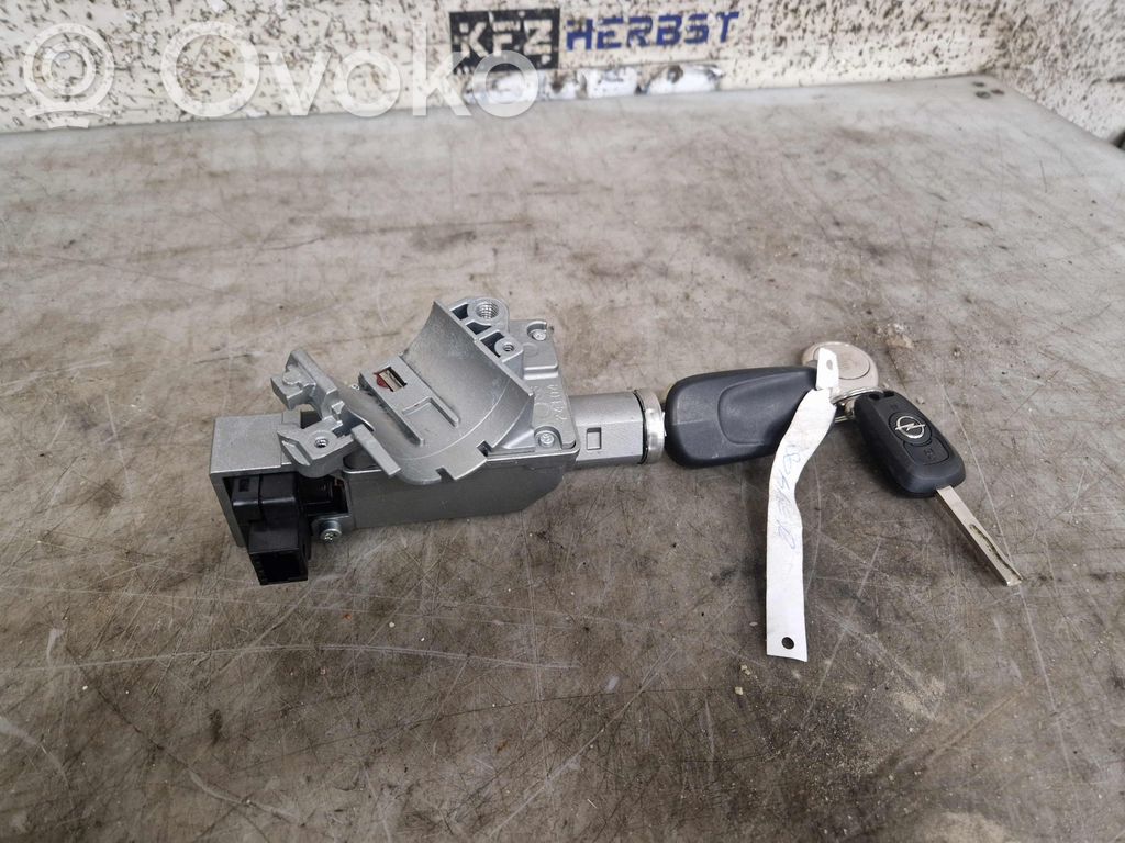 Opel Astra K Užvedimo spynelė 