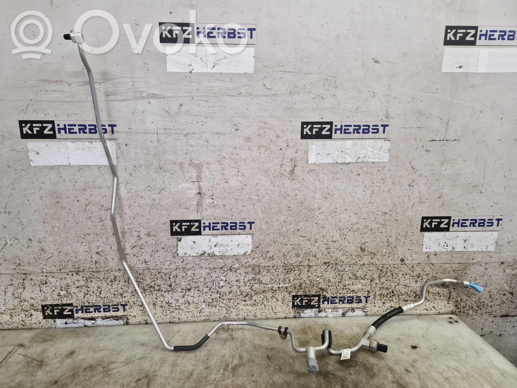 BMW X1 U11 Ilmastointilaitteen putki (A/C) 