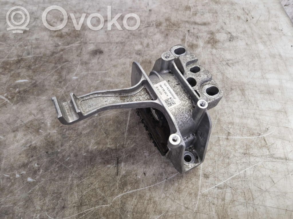 Volkswagen Cross Touran II Engine mount bracket 