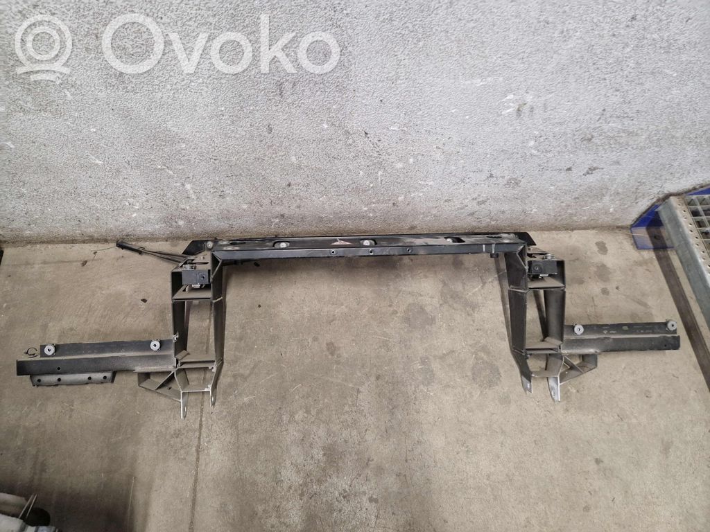 BMW X3 F25 Pas przedni 