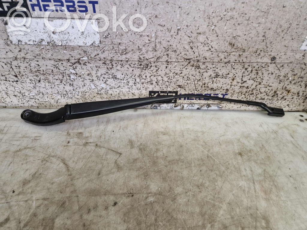 Volkswagen T-Roc Front wiper blade arm 