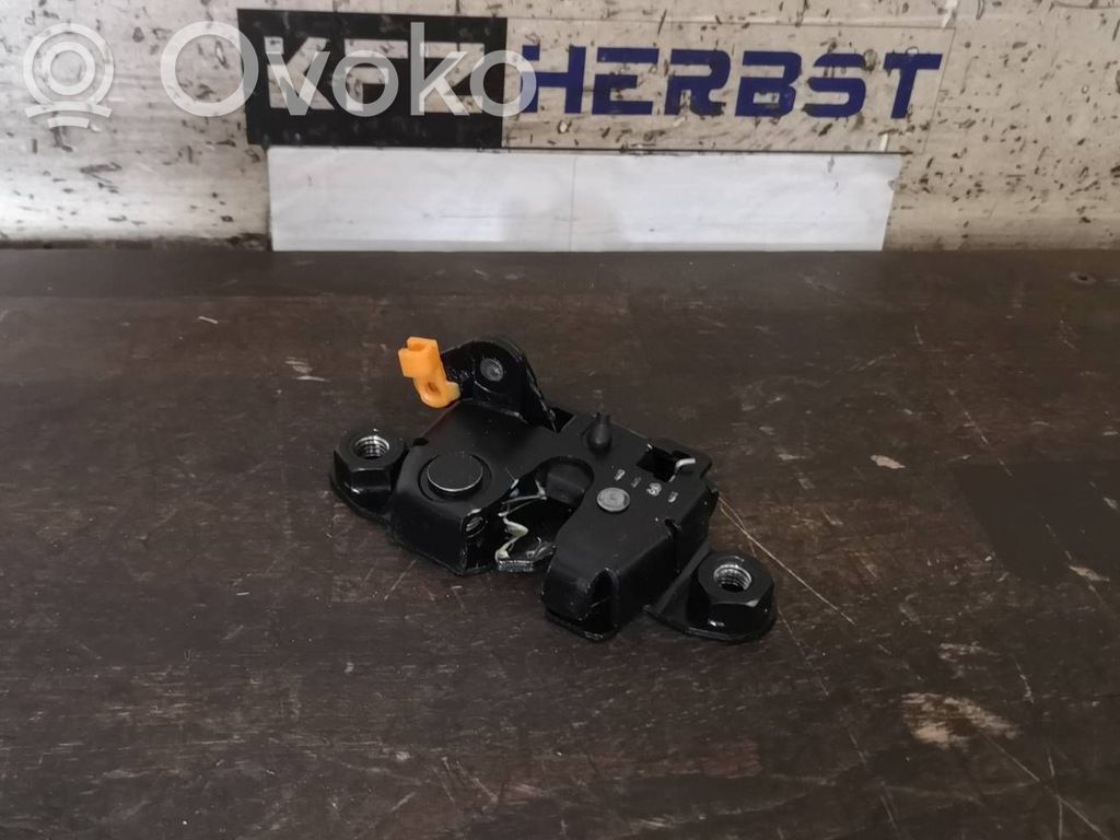 Aizmugurējā pārsega slēdzene   AB392143150AB,AB392143150AB