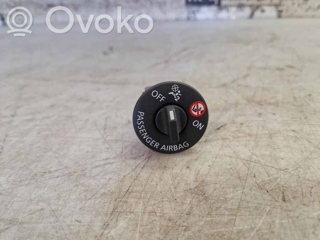 Central locking switch button   681995290R,681995290R