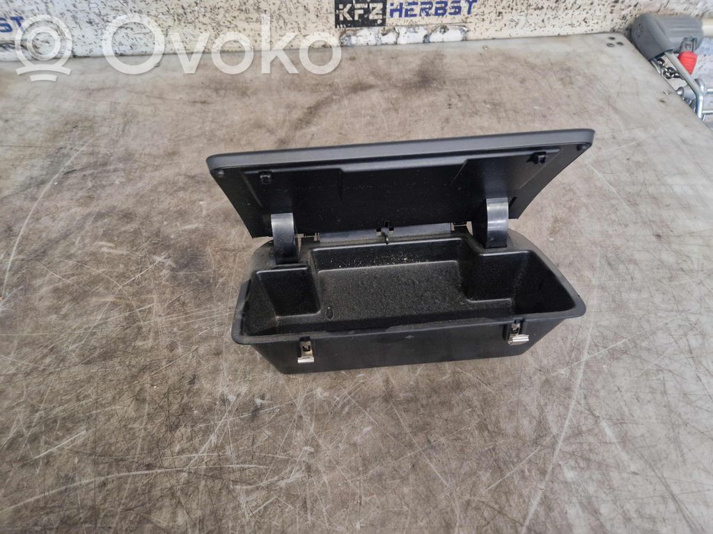Volkswagen Caddy Schowek deski rozdzielczej 