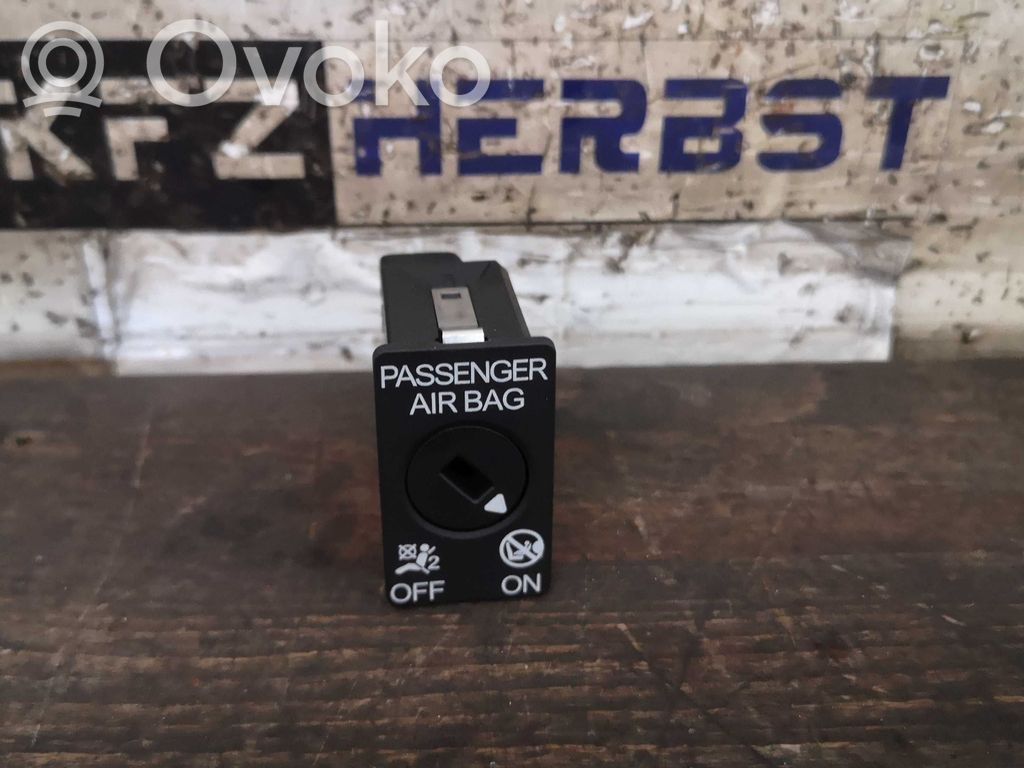 Audi Q4 Sportback e-tron Central locking switch button 
