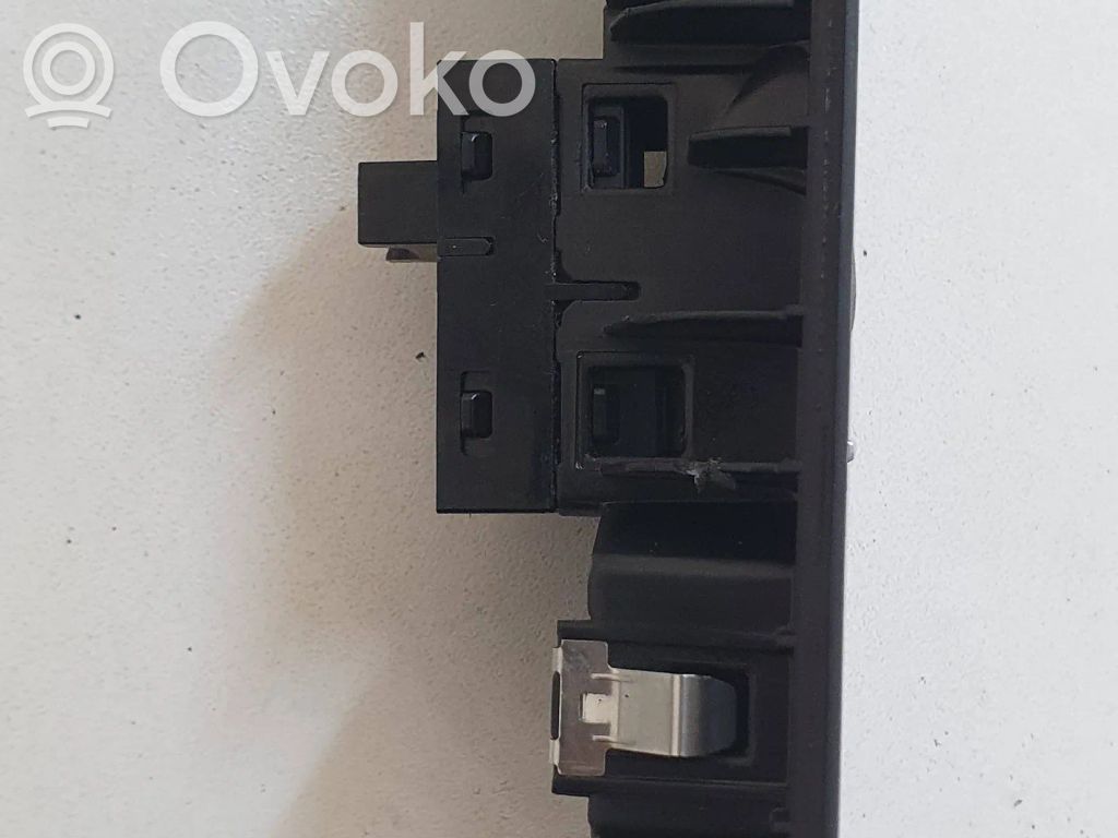 BMW 5 G30 G31 G38 Przyciski szyb 