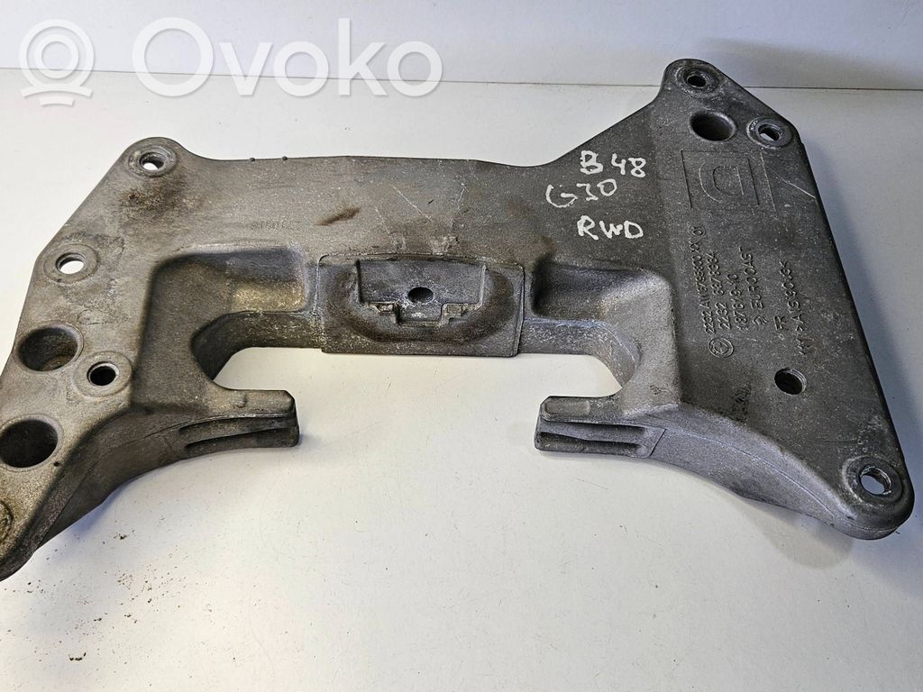 BMW 5 G30 G31 G38 Gearbox mounting bracket 