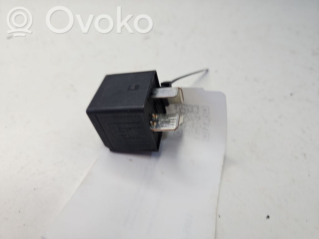 BMW 2 F22 F23 Other relay 