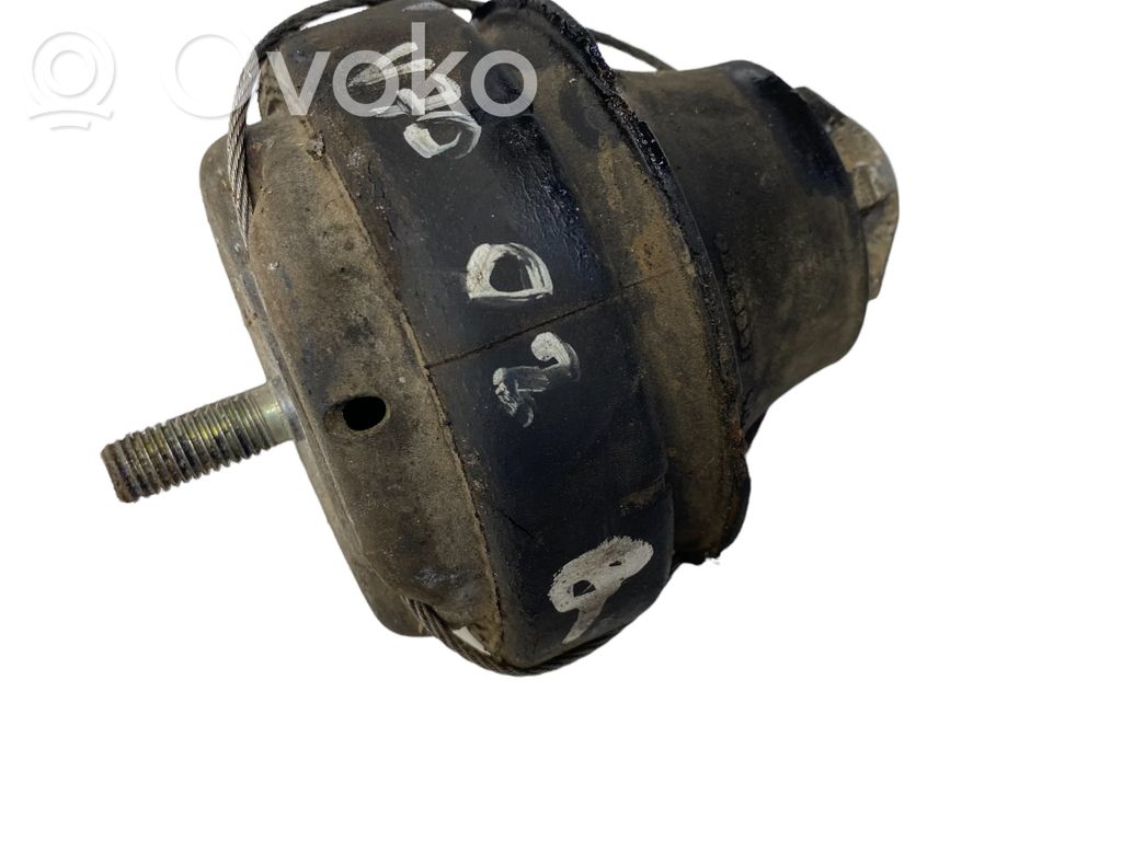 Volvo V70 Engine mount bracket 