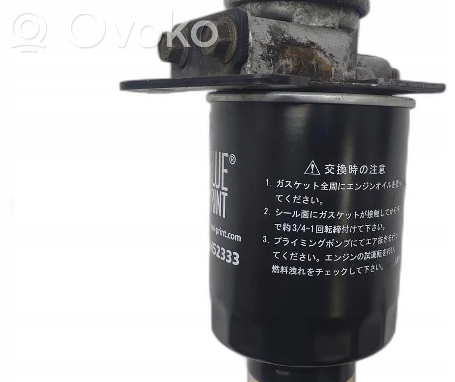 Oil filter mounting bracket