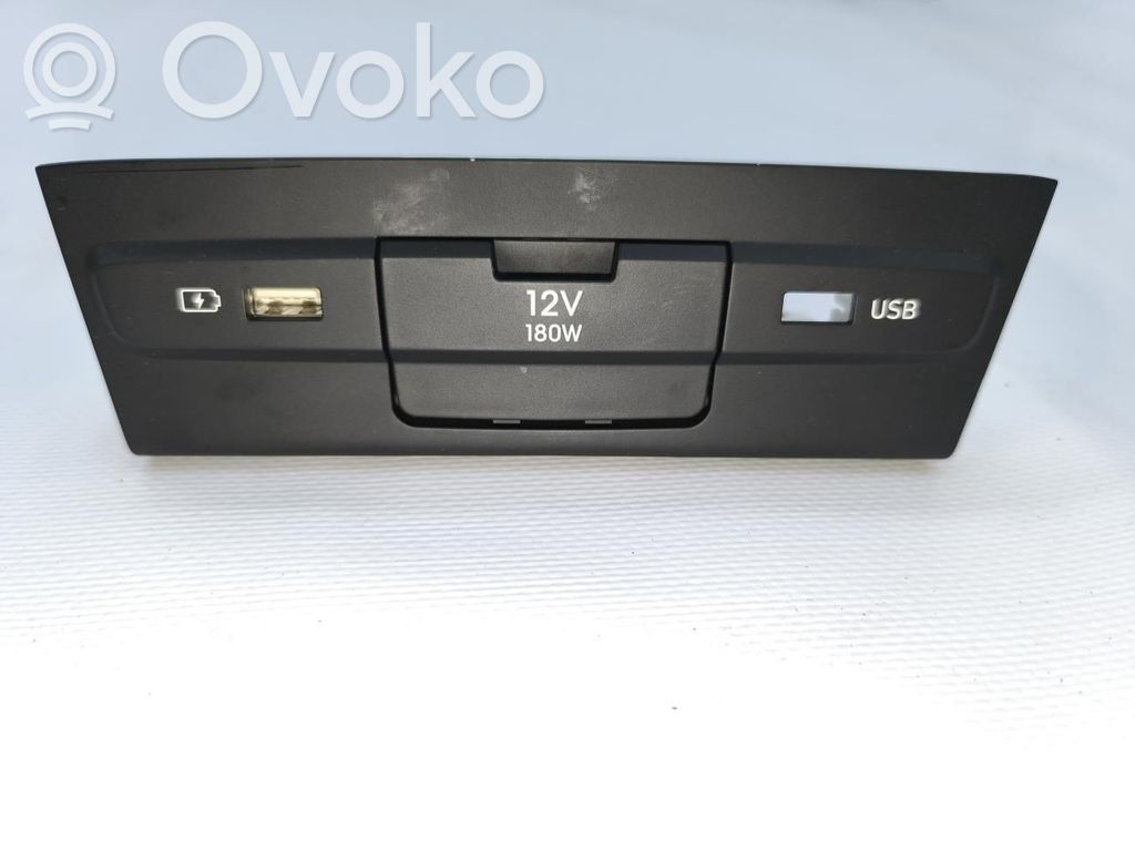 Hyundai Bayon Enchufe conector USB 