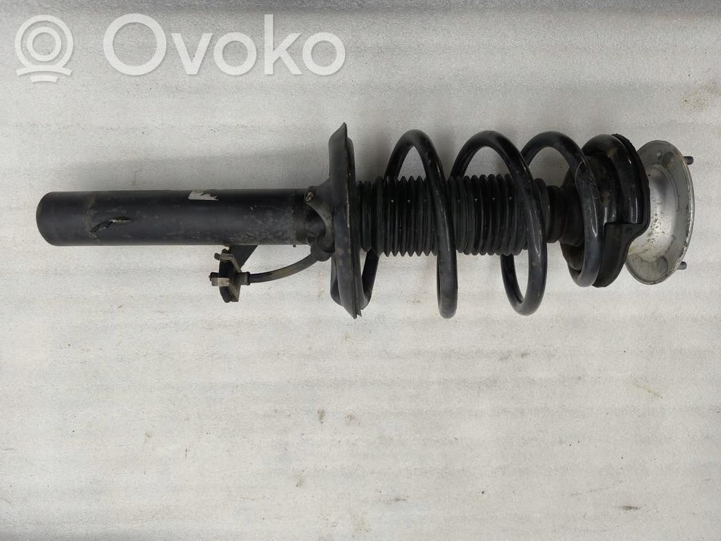 BMW X3 E83 Priekšpusē amortizators 