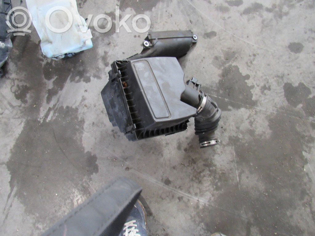 Air filter box   JG919661AA