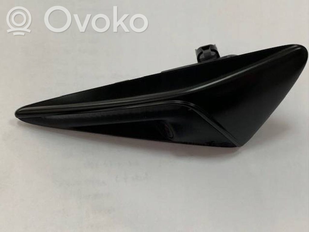 Tesla Model 3 Spārna pagrieziena lukturis 