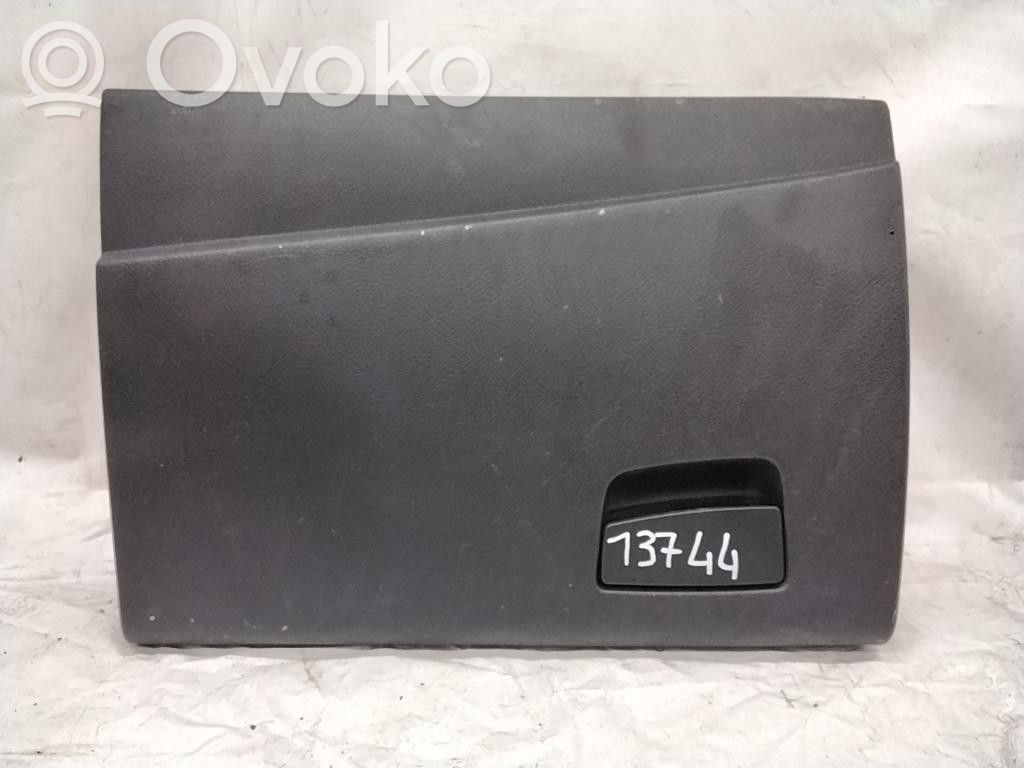 Lancia Ypsilon Juego guantera 