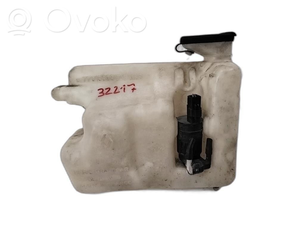 Renault Twingo I Windshield washer fluid reservoir/tank 