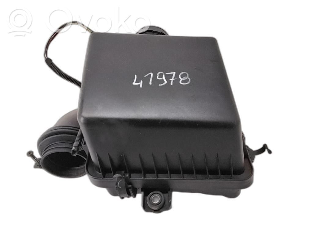 Air filter box   D4CBV