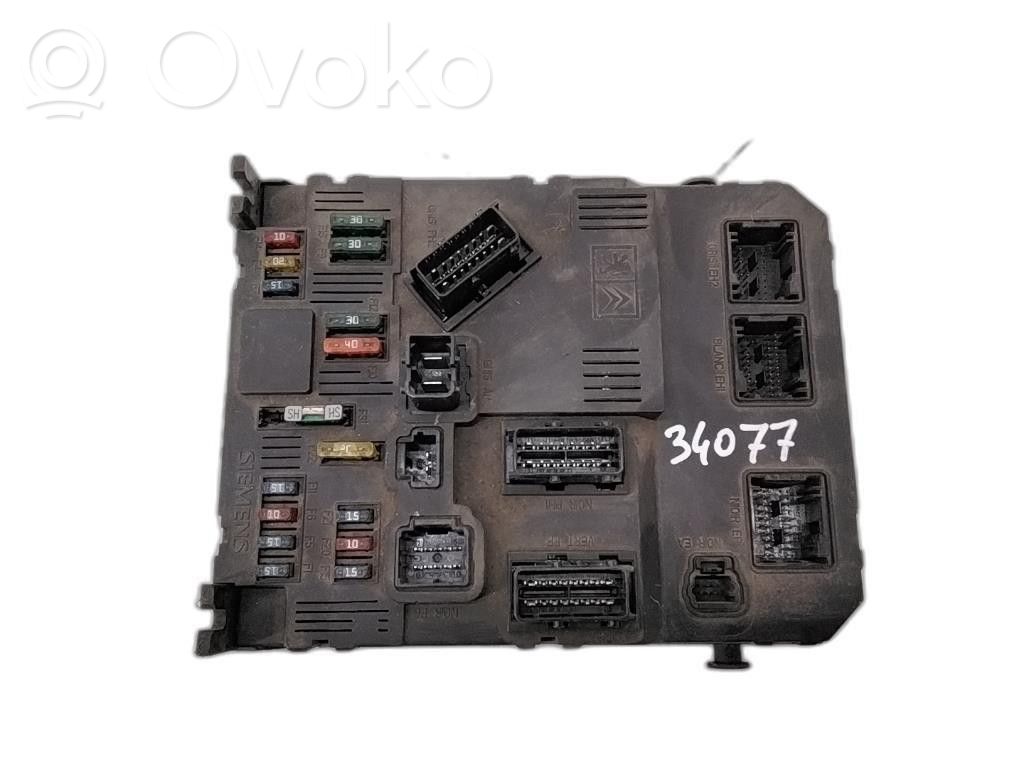 Citroen C3 Korin keskiosan ohjainlaite 