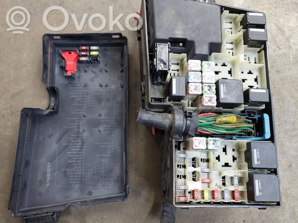 Volvo V50 Ramka / Moduł bezpieczników 