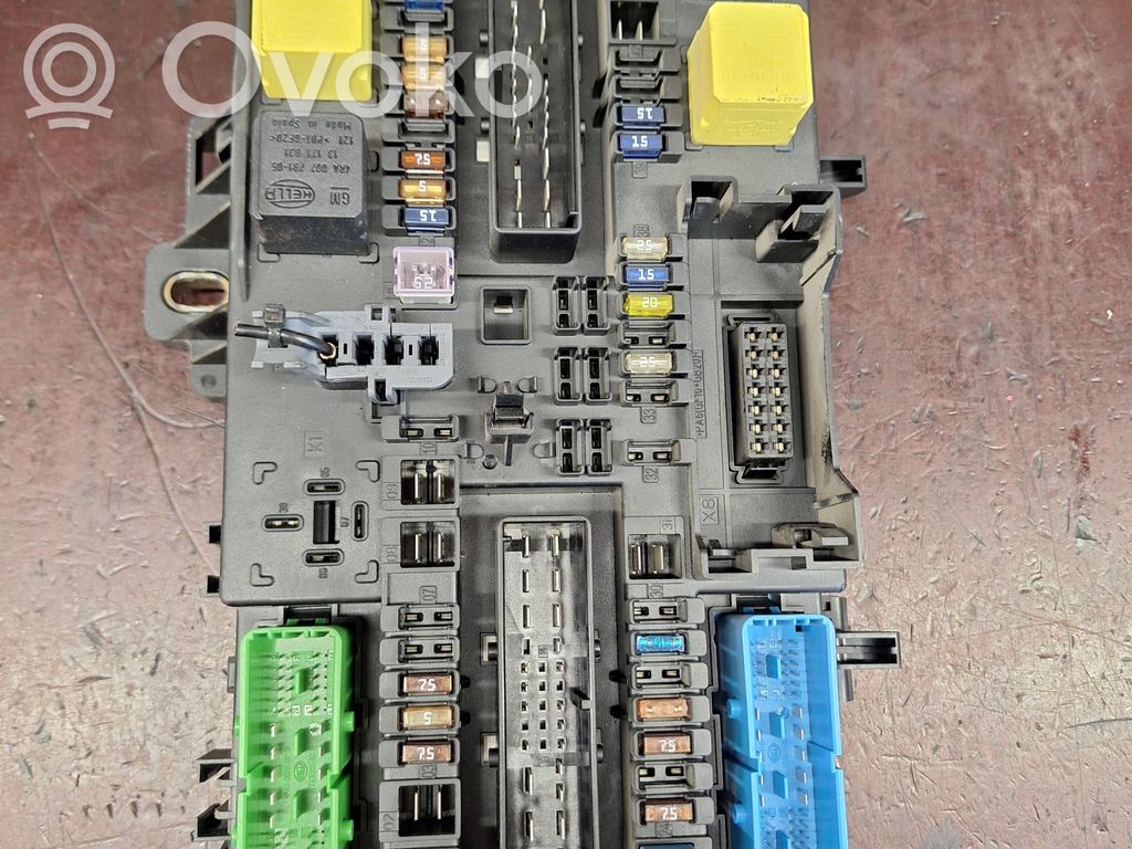 Opel Vectra C Ramka / Moduł bezpieczników 