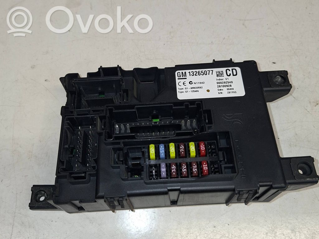Opel Corsa D Saugiklių dėžė (komplektas) 