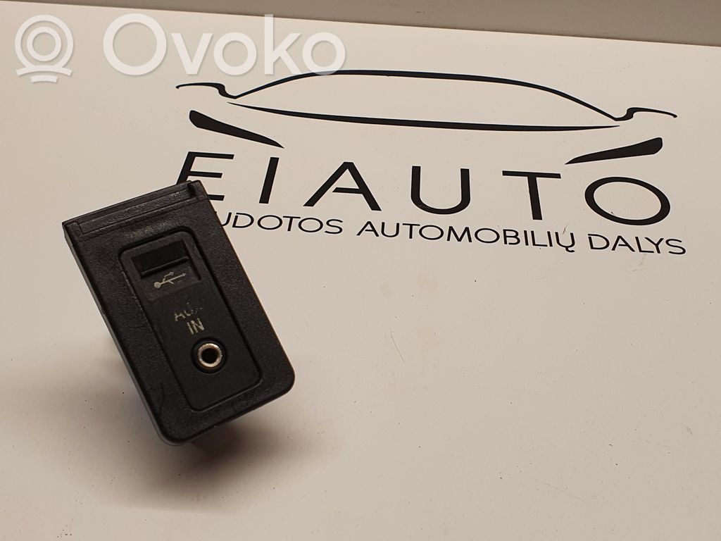 BMW 5 E60 E61 USB socket connector 
