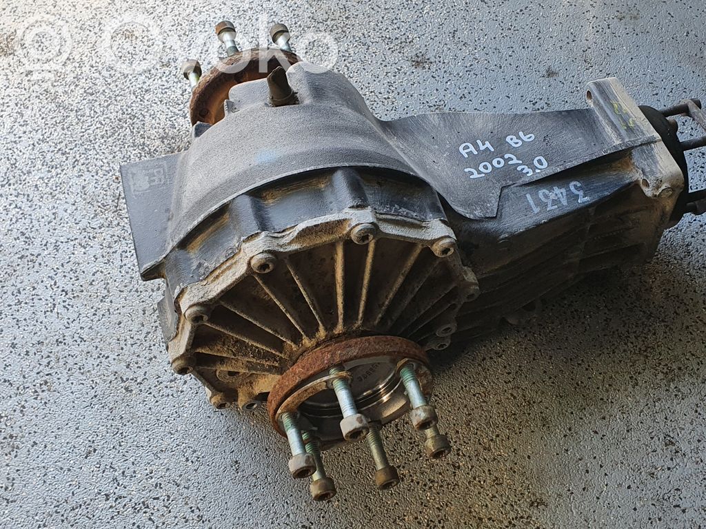 Audi A4 S4 B6 8E 8H Galinis reduktorius 