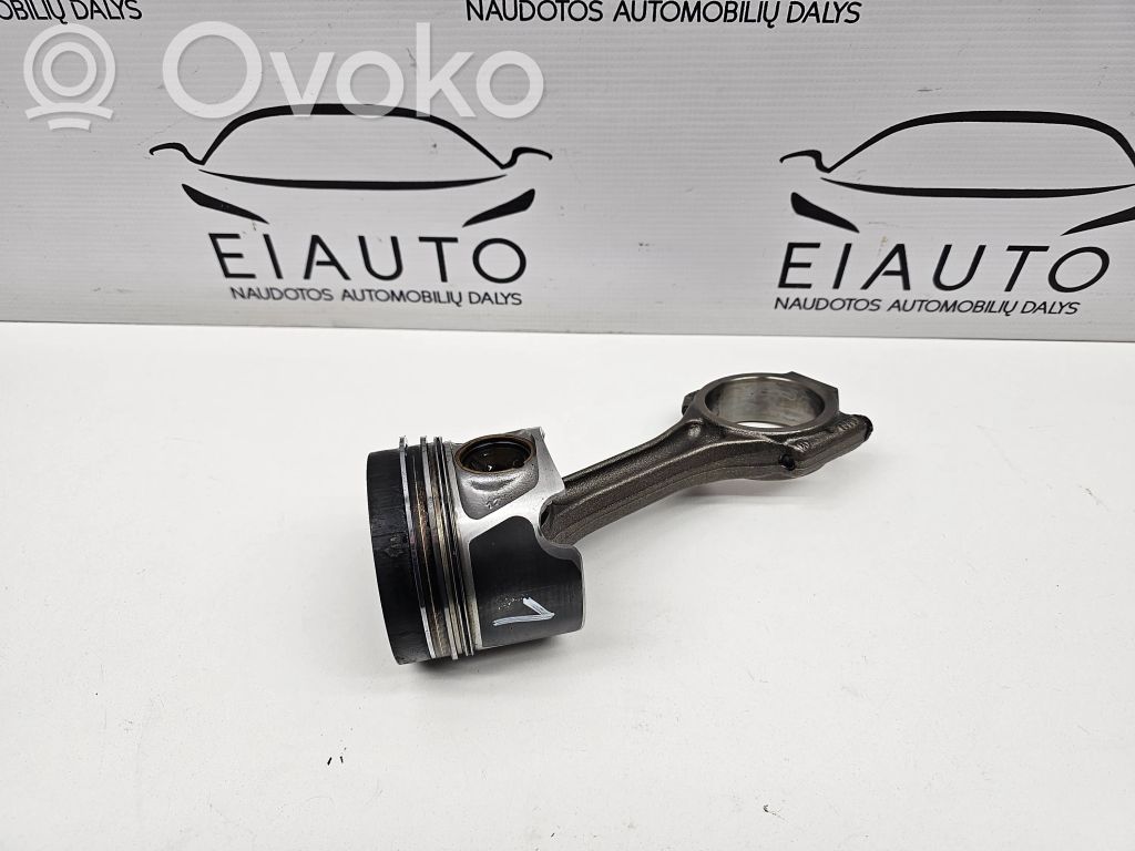 Audi Q5 SQ5 8R Piston with connecting rod 