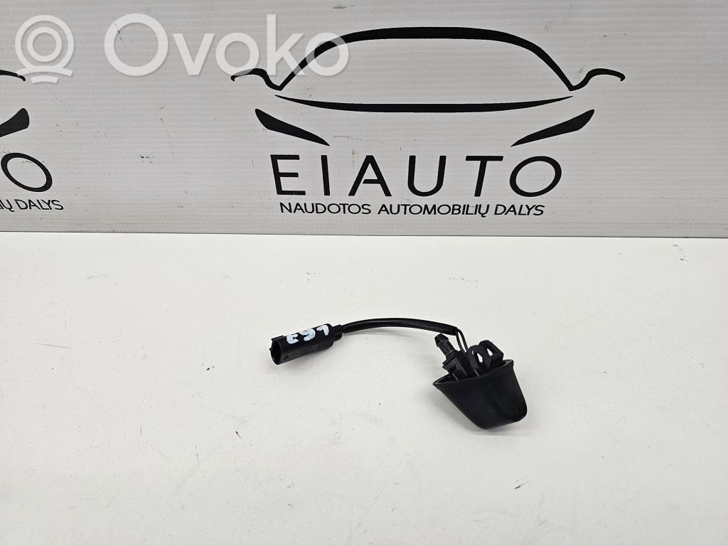 BMW 3 E90 E91 Windshield washer spray nozzle 
