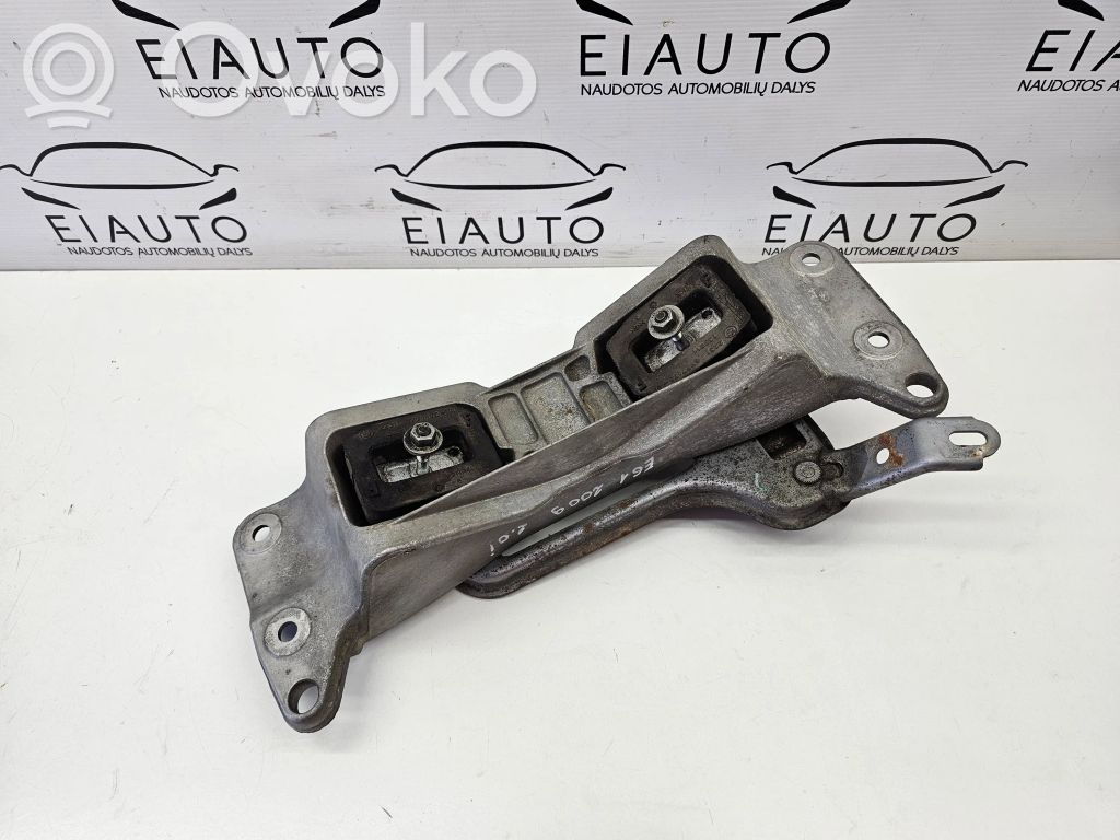 BMW 5 E60 E61 Pavarų dėžės tvirtinimo kronšteinas 