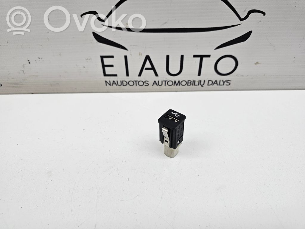 BMW 5 F10 F11 USB jungtis 