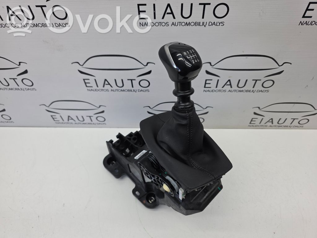 Peugeot 2008 II Gear shifter/selector 