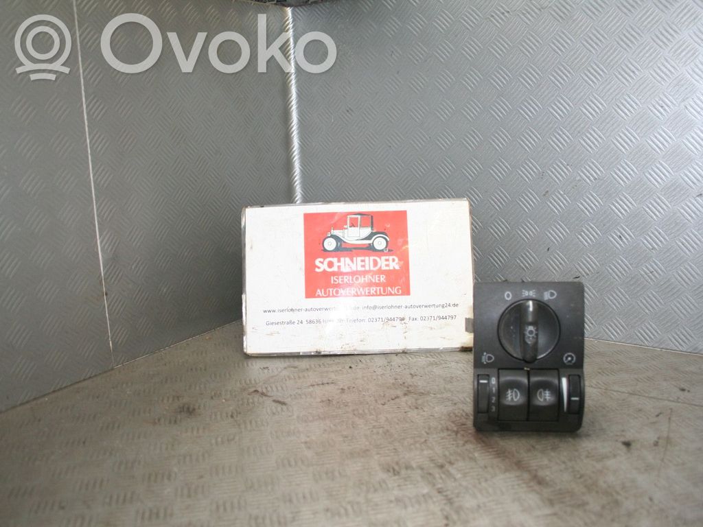 Light switch   9116608