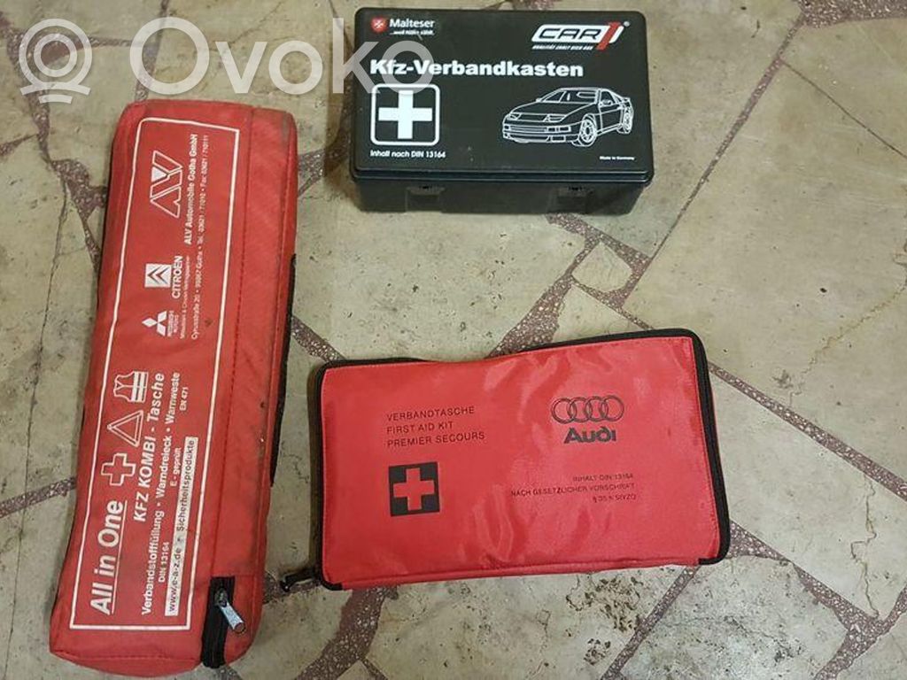 Audi A6 S6 C6 4F First aid kit 