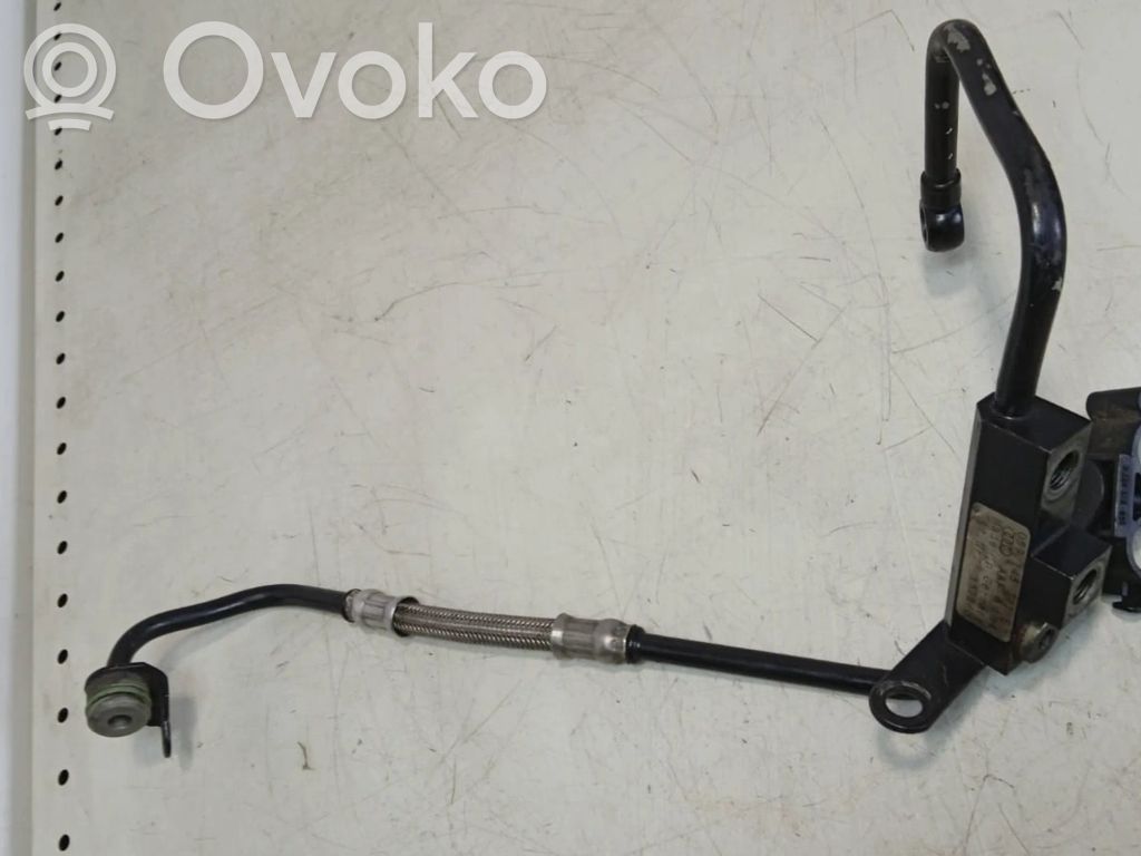 Audi A4 S4 B6 8E 8H Turboahtimen öljyletku 