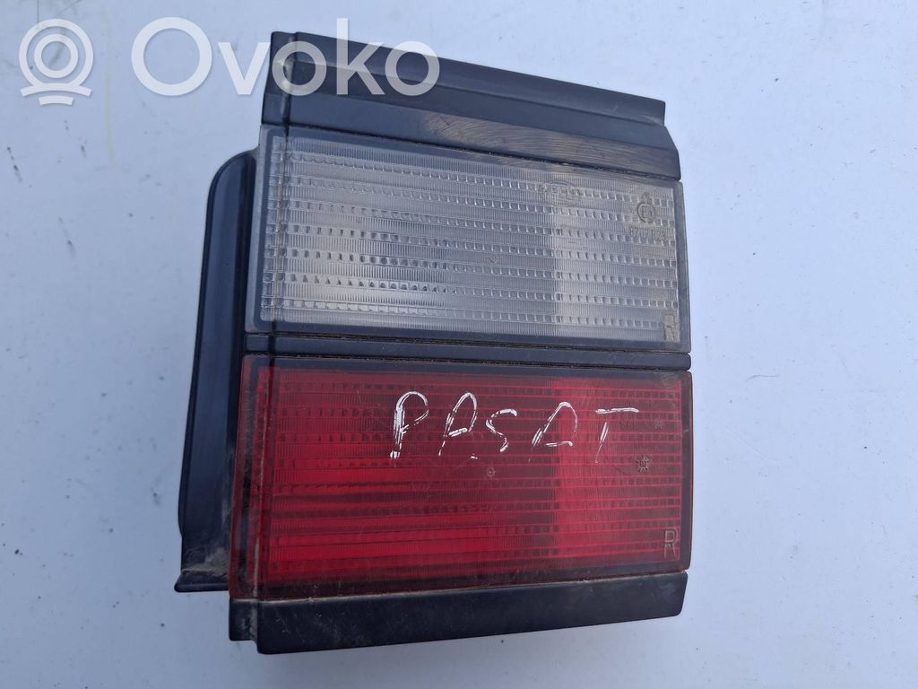 Volkswagen PASSAT B3 Aizmugurējais lukturis pārsegā 