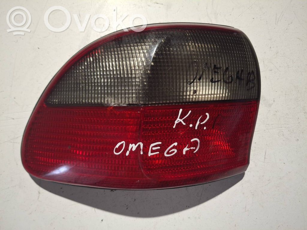 Opel Omega B1 Aizmugurējais lukturis virsbūvē 