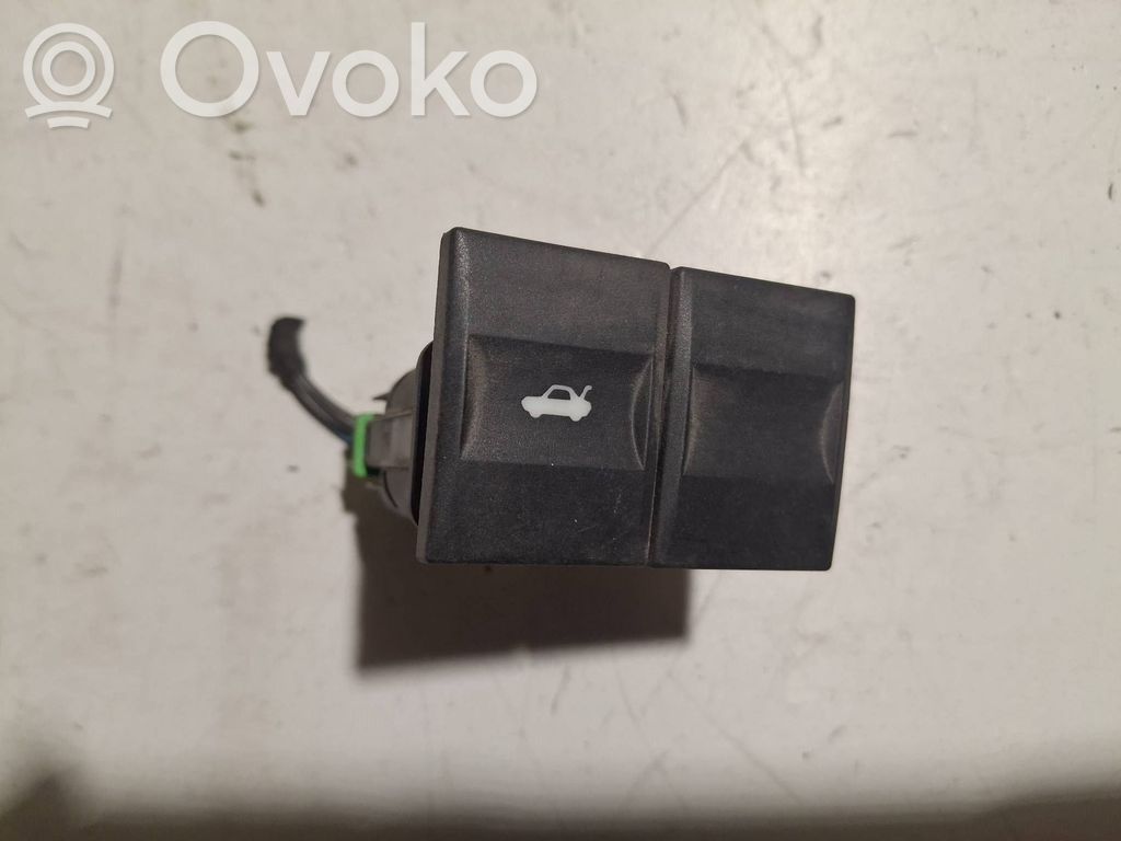 Ford Mondeo Mk III Tailgate opening switch 